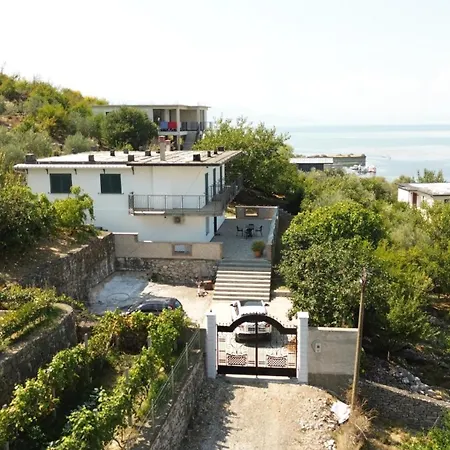 Prázdninový dům Emerald House Shiroke *